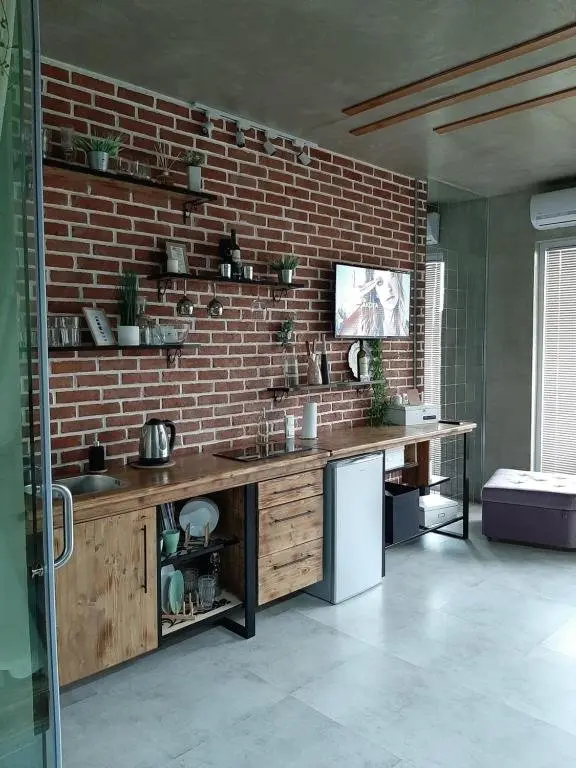 Батуми: 1stBatumi Glass Wood
