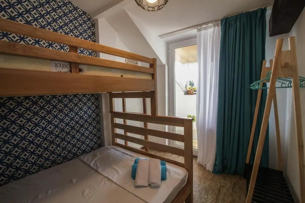 Тбилиси: A lovely 2-bedroom apartment in central Tbilisi