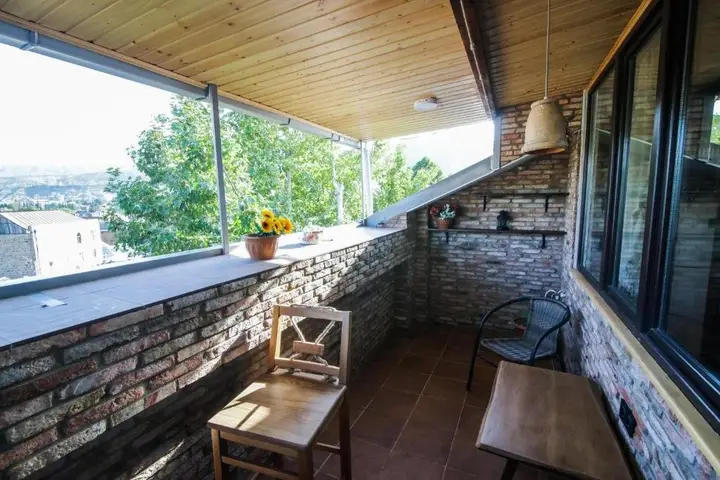 Тбилиси: A lovely 2-bedroom apartment in central Tbilisi