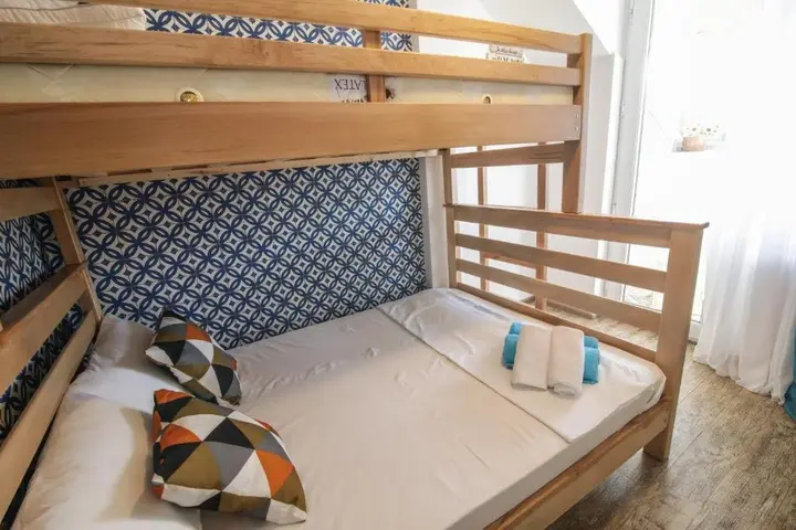 Тбилиси: A lovely 2-bedroom apartment in central Tbilisi