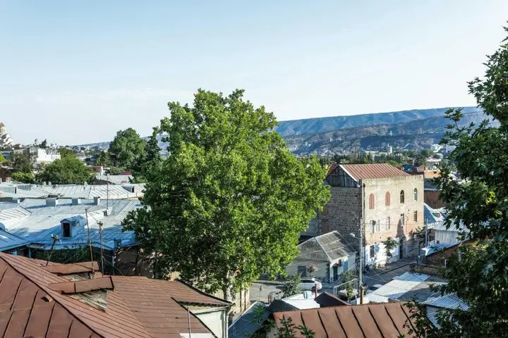 Тбилиси: A lovely 2-bedroom apartment in central Tbilisi