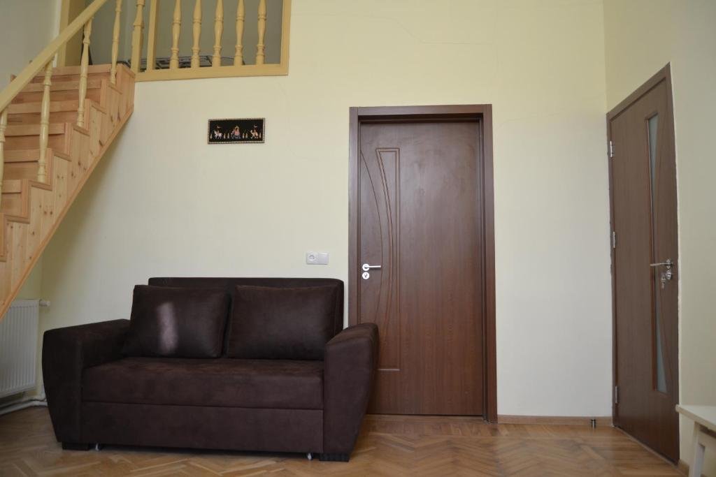 Тбилиси: 2 Bedroom Duplex Apartment in Freedom Square
