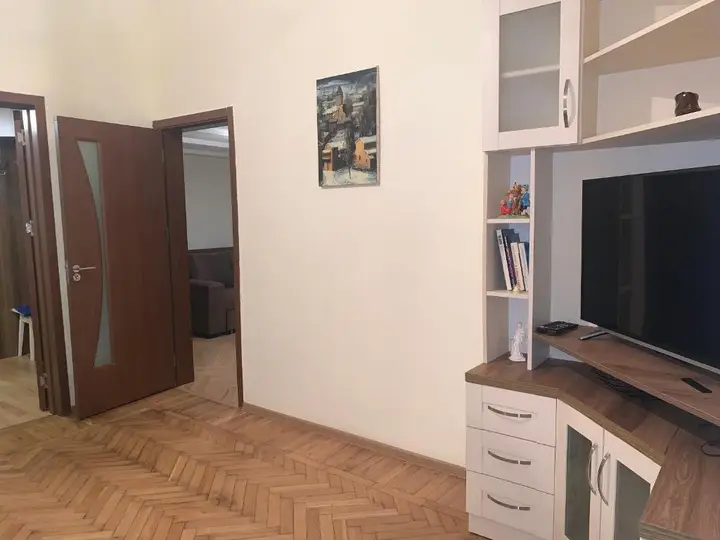 Тбилиси: 2 Bedroom Duplex Apartment in Freedom Square