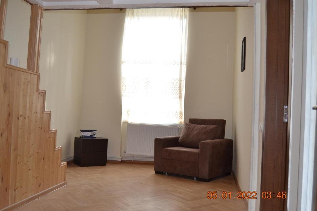 Тбилиси: 2 Bedroom Duplex Apartment in Freedom Square