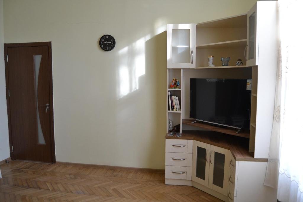 Тбилиси: 2 Bedroom Duplex Apartment in Freedom Square