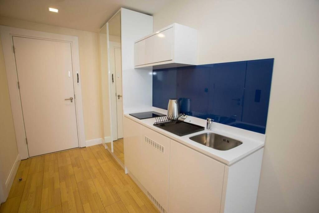 Батуми: Beachfront studio w/balcony - Orbi City A926