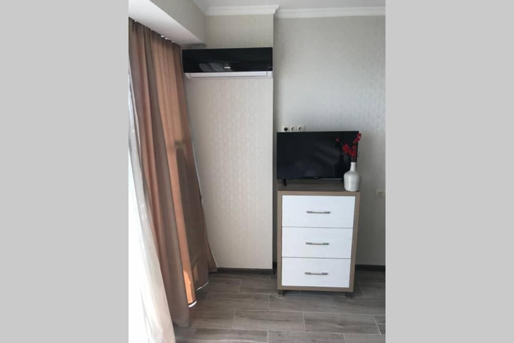 Батуми: Batumi beach tower apartment 2005