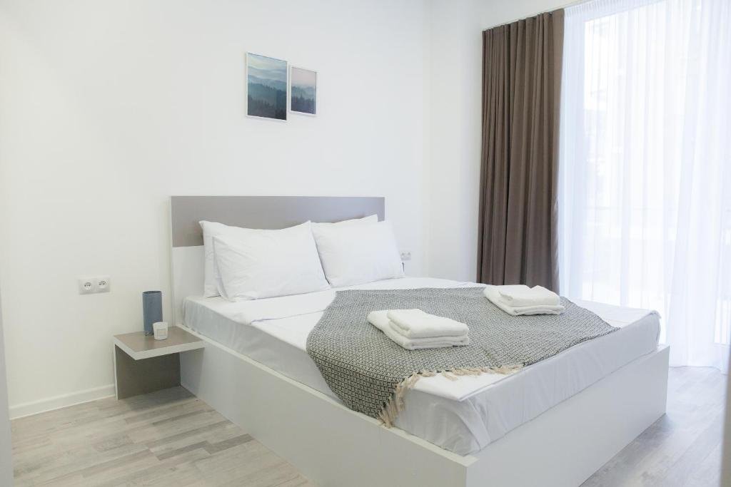 Тбилиси: Brand new, bright, 1 bedroom unit, 100 Mbps Wi-Fi.