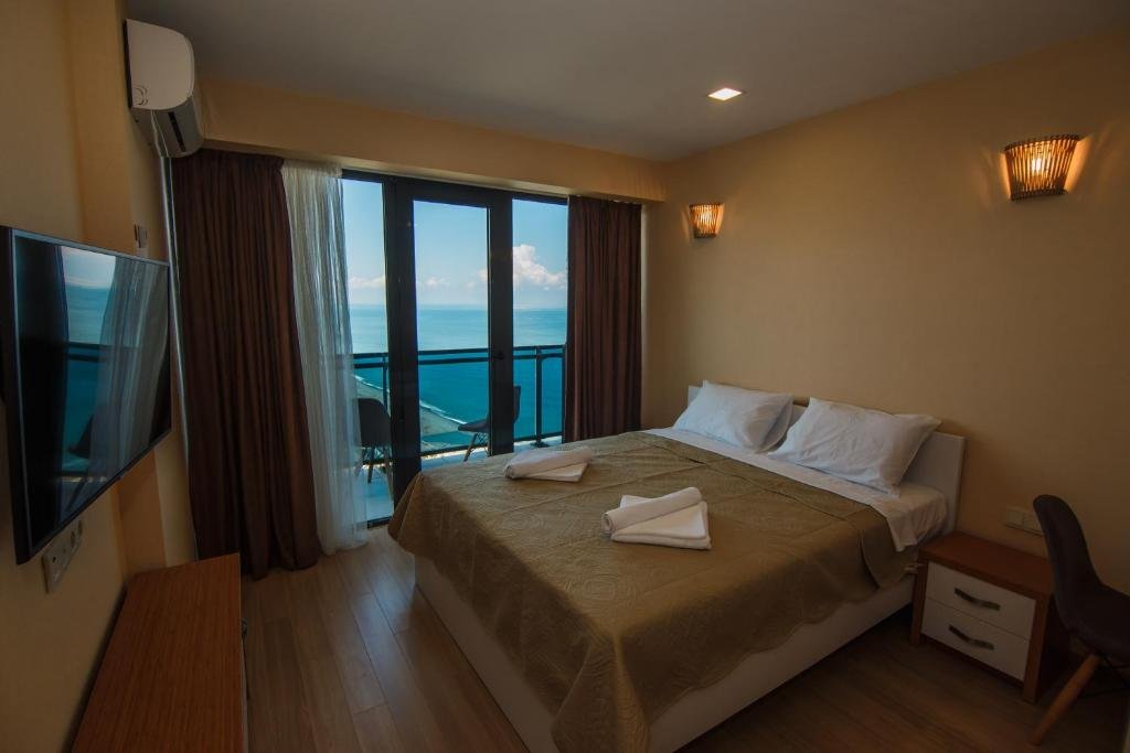 Батуми: 32-18 Sea View Beach Tower