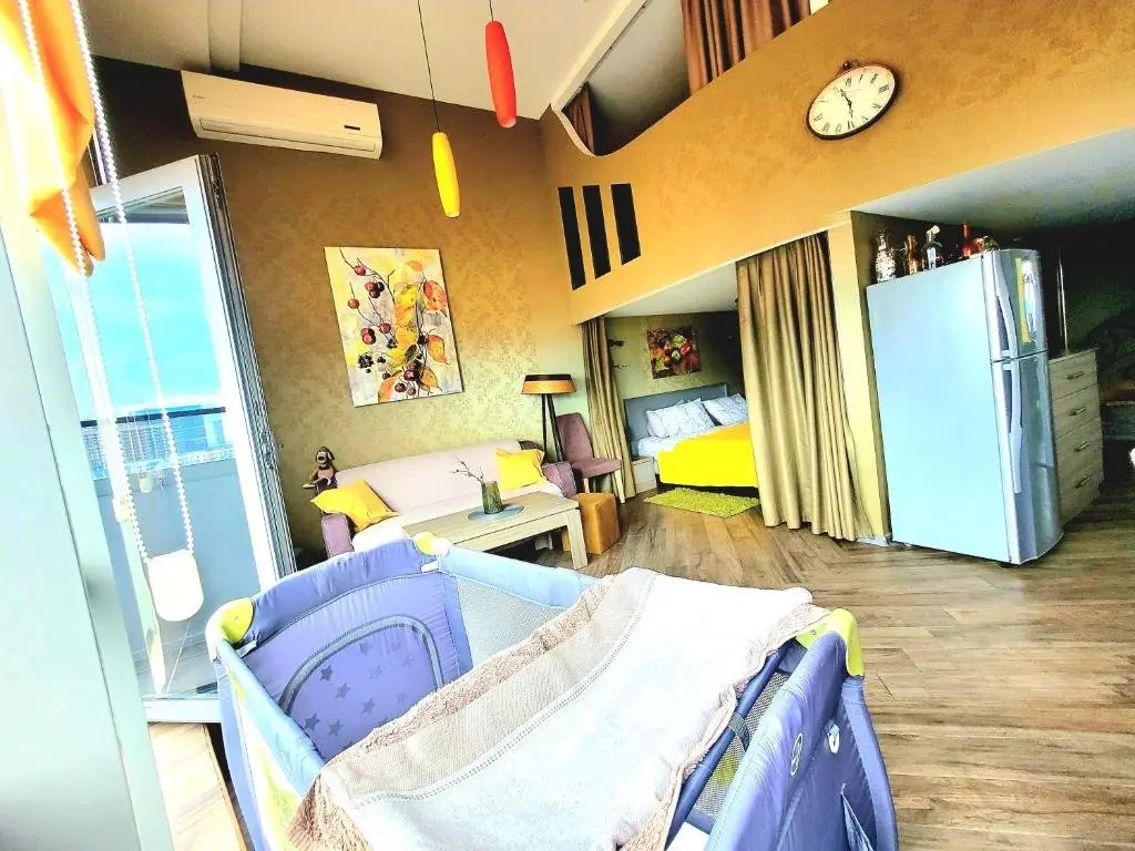 Батуми: 2 levels penthouse with a SUNSET SEA VIEW! Balcony and window 8x4m!