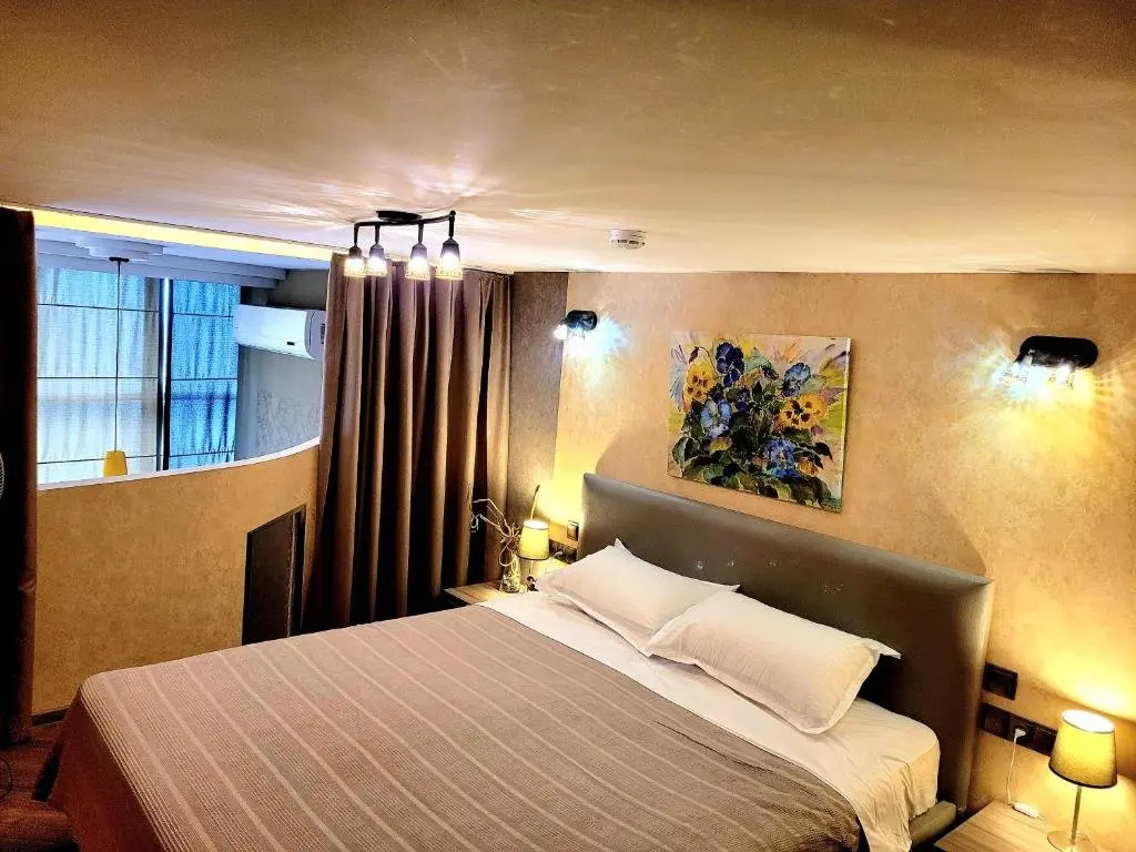 Батуми: 2 levels penthouse with a SUNSET SEA VIEW! Balcony and window 8x4m!