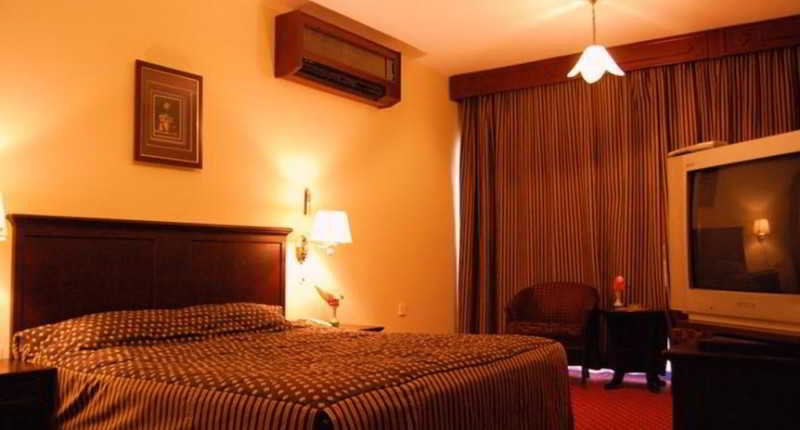 Дубай: Hallmark Hotel