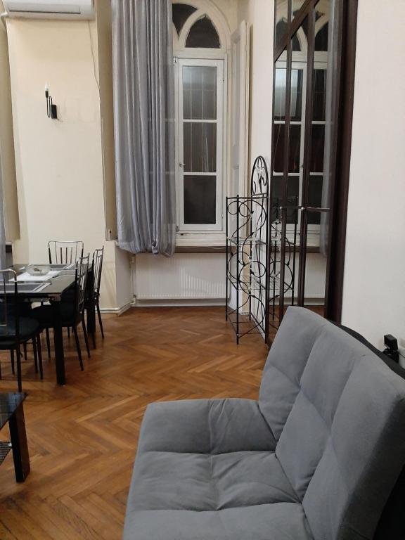 Тбилиси: Apartment Of Old Palace