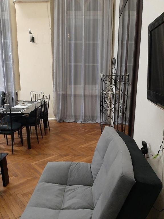 Тбилиси: Apartment Of Old Palace