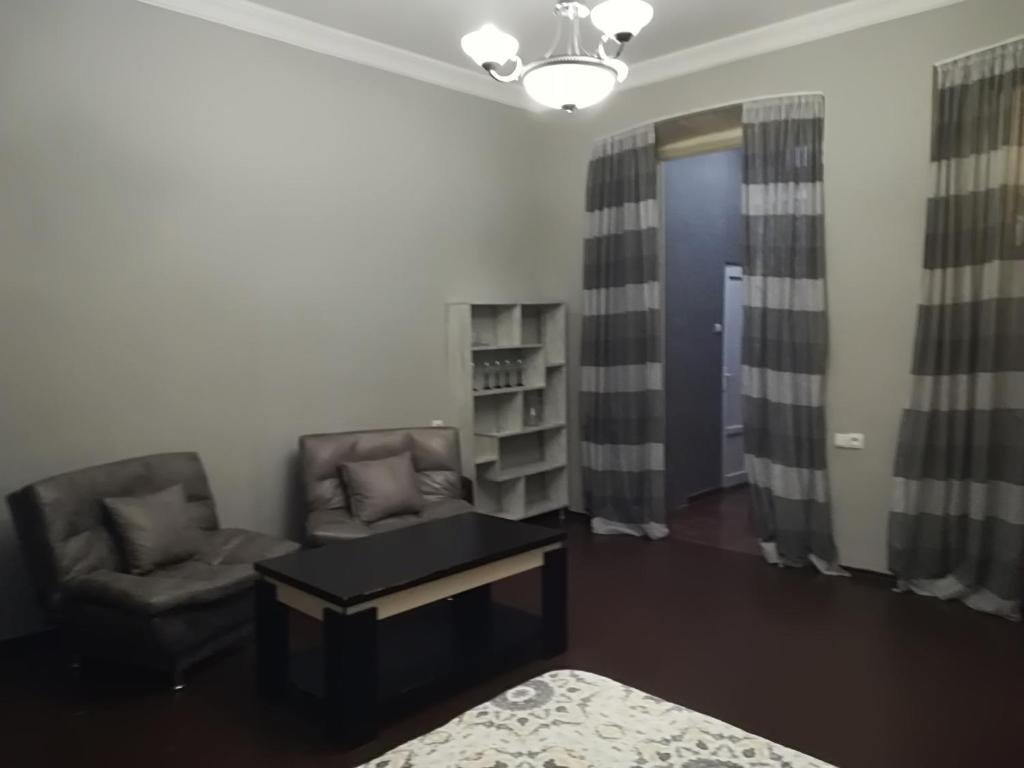 Тбилиси: apartment agmashenebeli