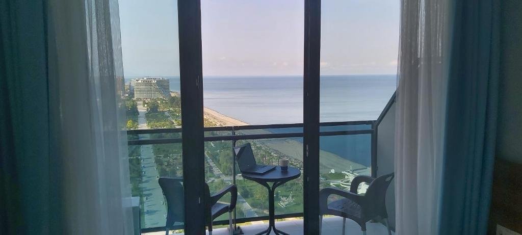 Батуми: Batumi Beach Tower Sea Front Aparthotel