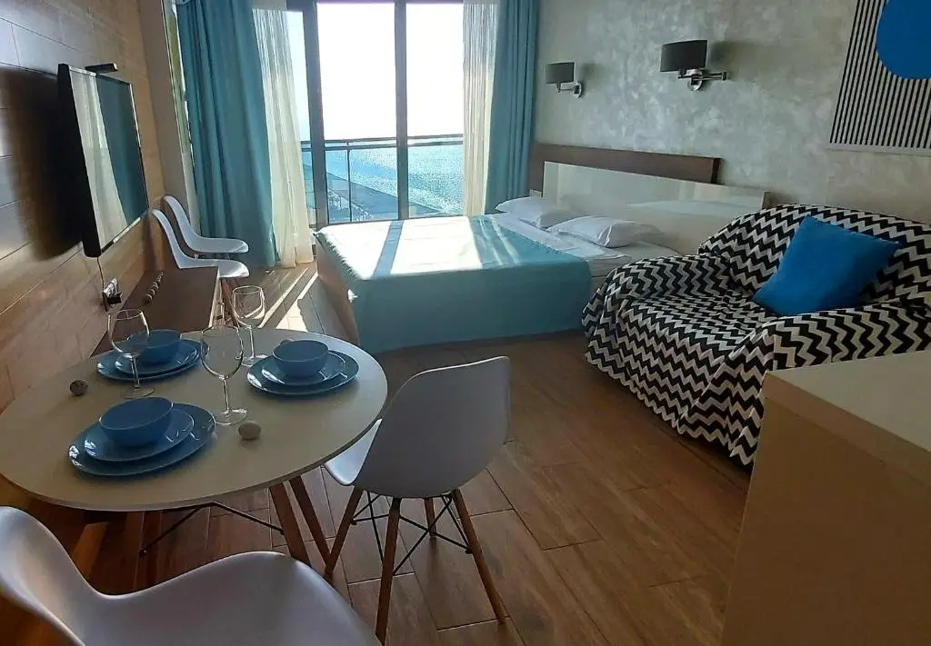 Батуми: Batumi Beach Tower Sea Front Aparthotel