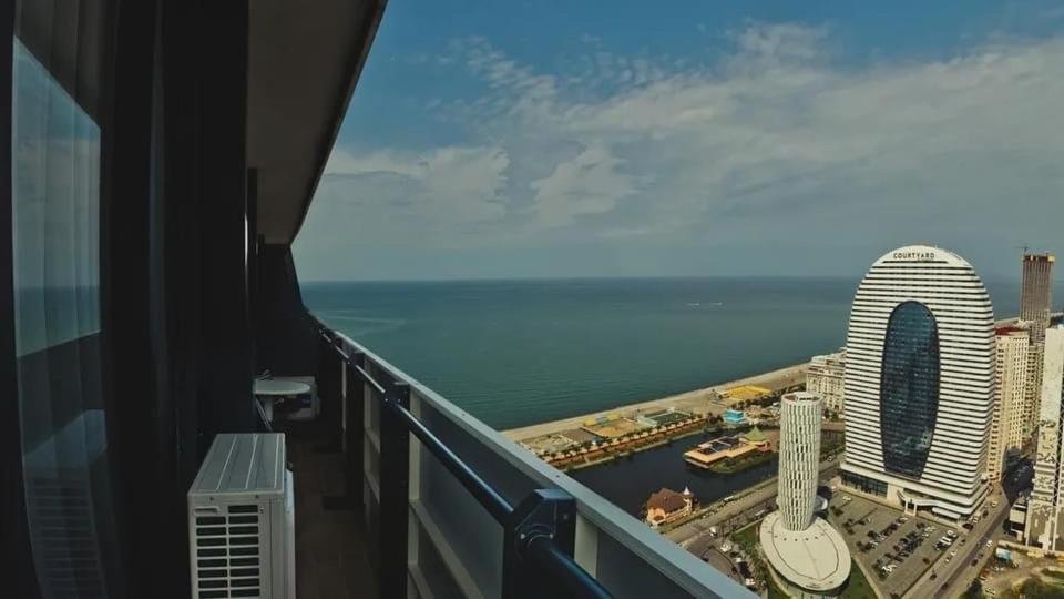 Батуми: Batumi Dream Apartment with a Swimming Pool
