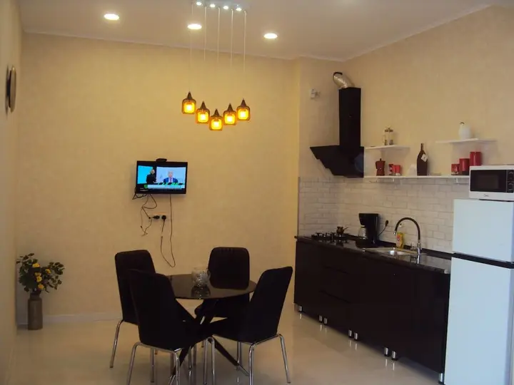 Тбилиси: Apartment on Tsereteli St.
