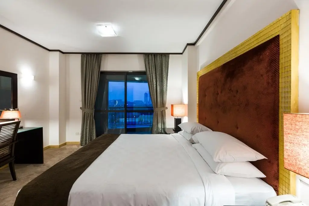 Дубай: Park Hotel Apartments