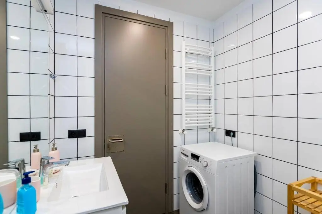 Тбилиси: Stylish Newly Renovated 1 Br Apt On The Modern Abashidze Street