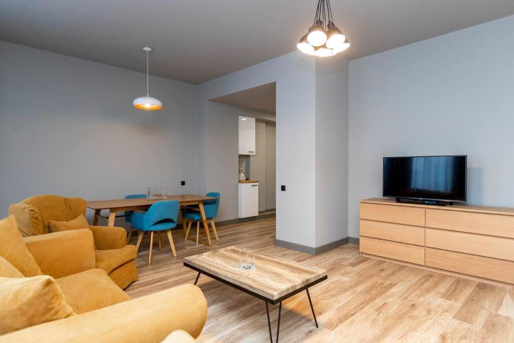 Тбилиси: Stylish Newly Renovated 1 Br Apt On The Modern Abashidze Street