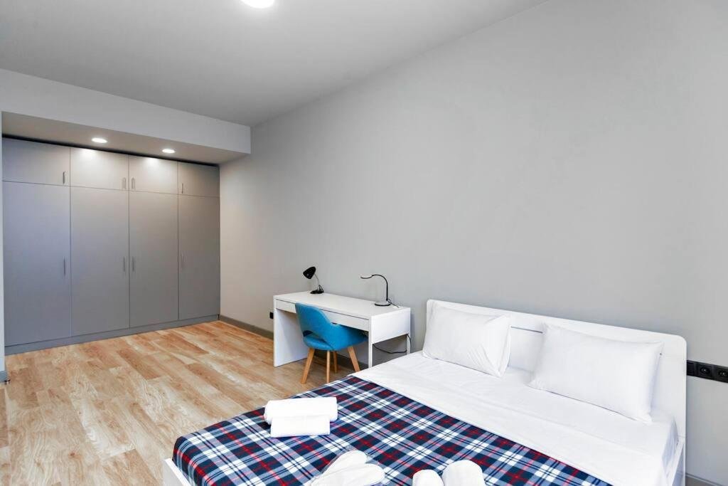 Тбилиси: Stylish Newly Renovated 1 Br Apt On The Modern Abashidze Street