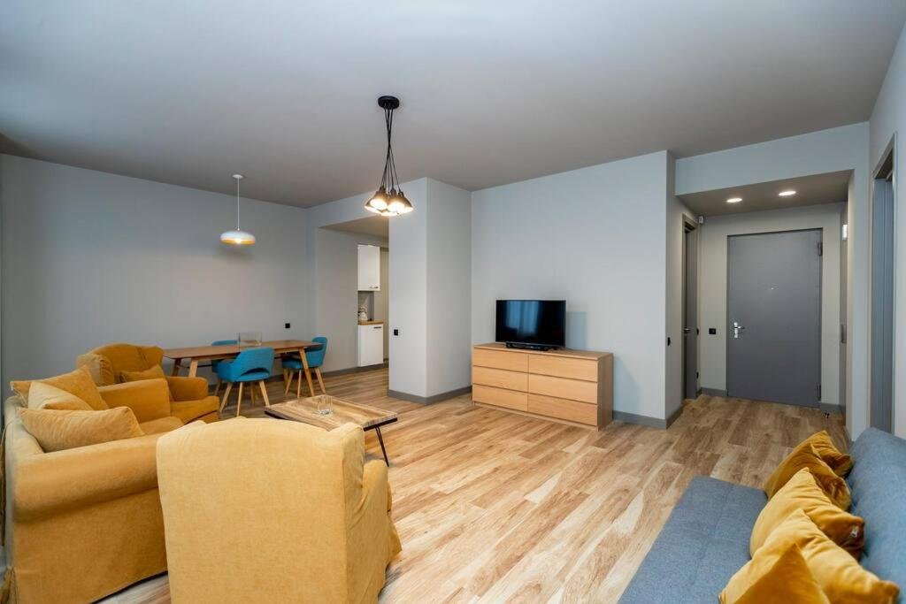 Тбилиси: Stylish Newly Renovated 1 Br Apt On The Modern Abashidze Street