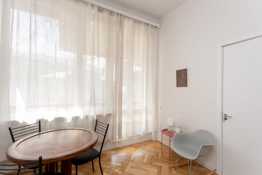 Тбилиси: Super Stylish And Spacious 3 Seperated Apartments For 6 People