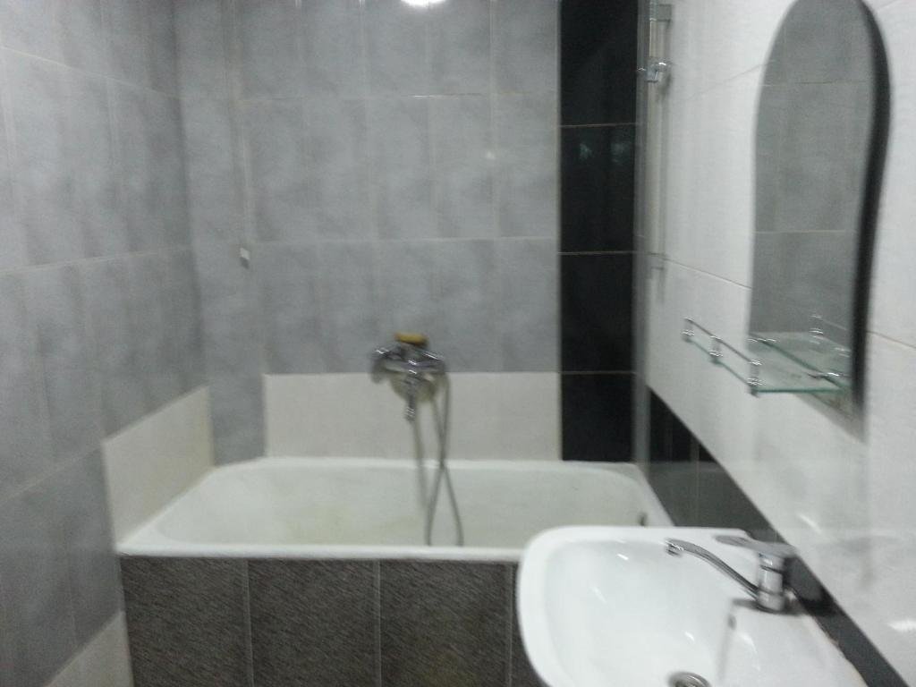 Тбилиси: Room On Mazniashvili Str. 18