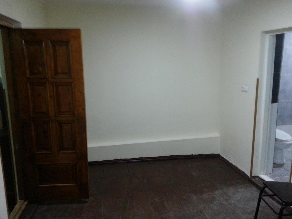 Тбилиси: Room On Mazniashvili Str. 18