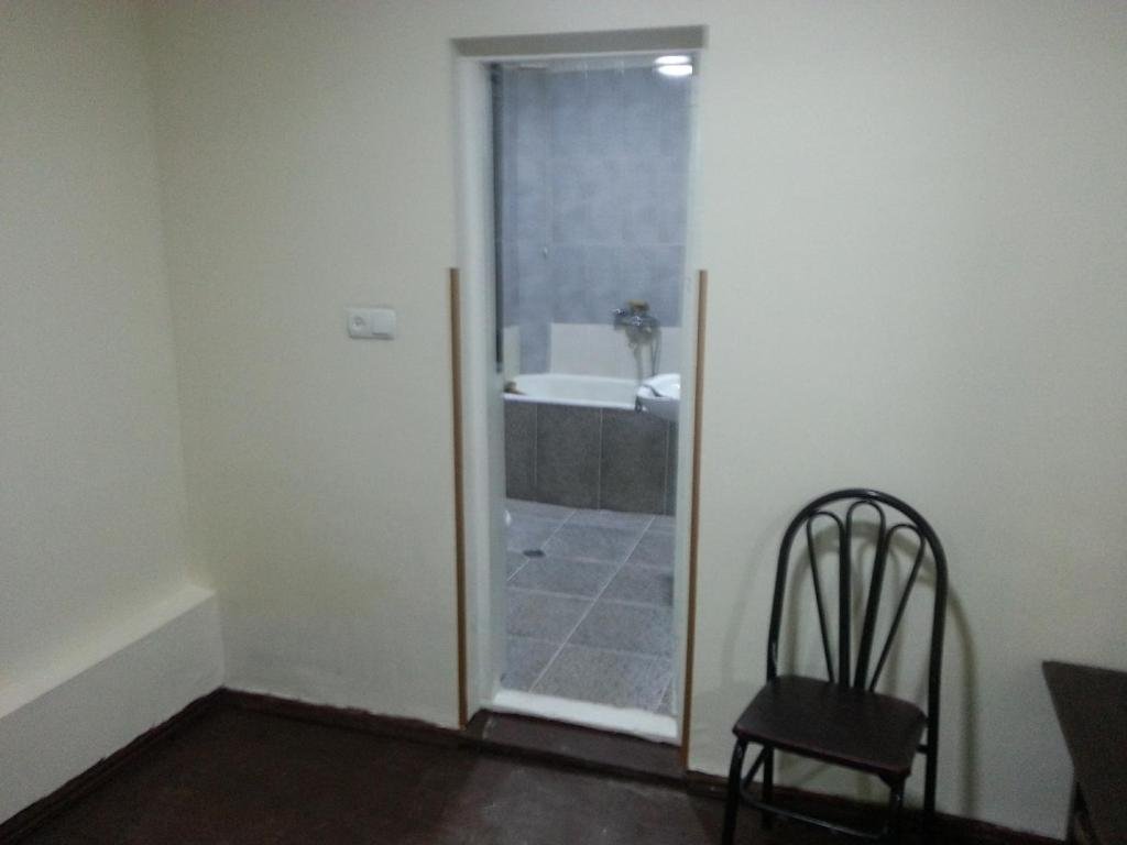 Тбилиси: Room On Mazniashvili Str. 18