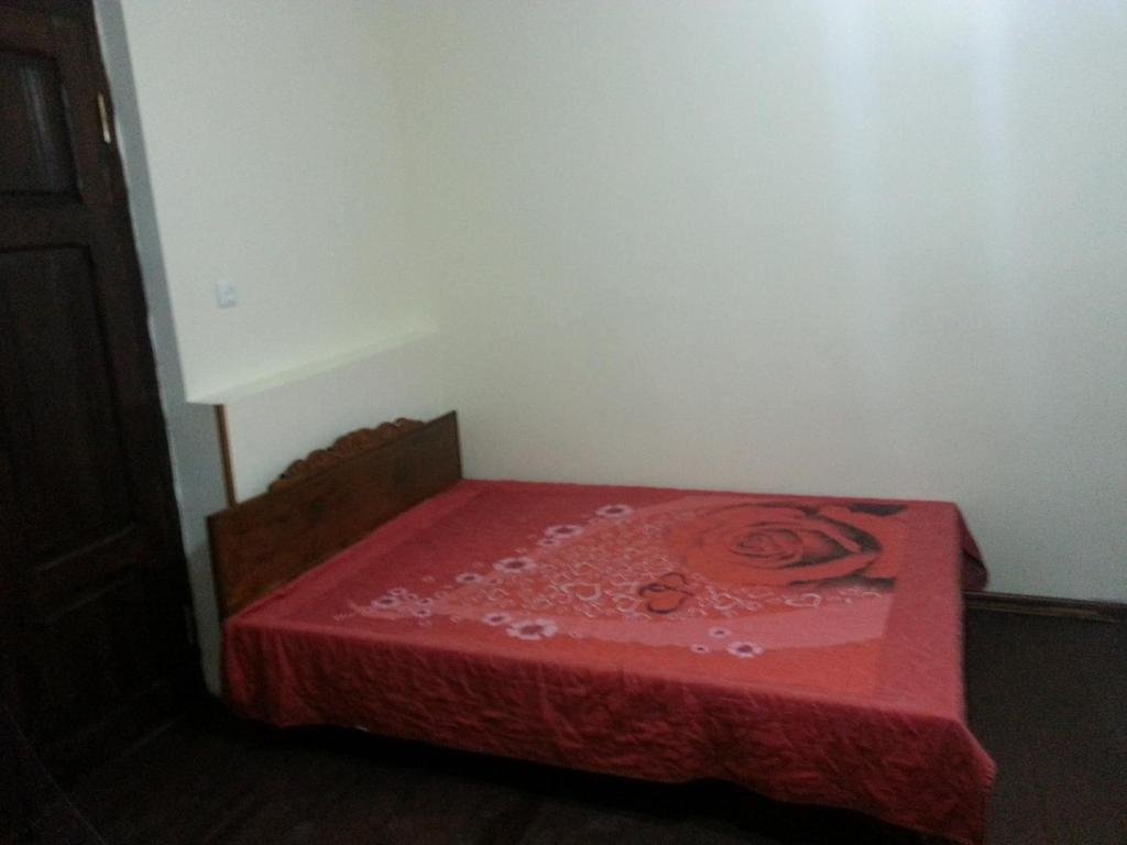 Тбилиси: Room On Mazniashvili Str. 18