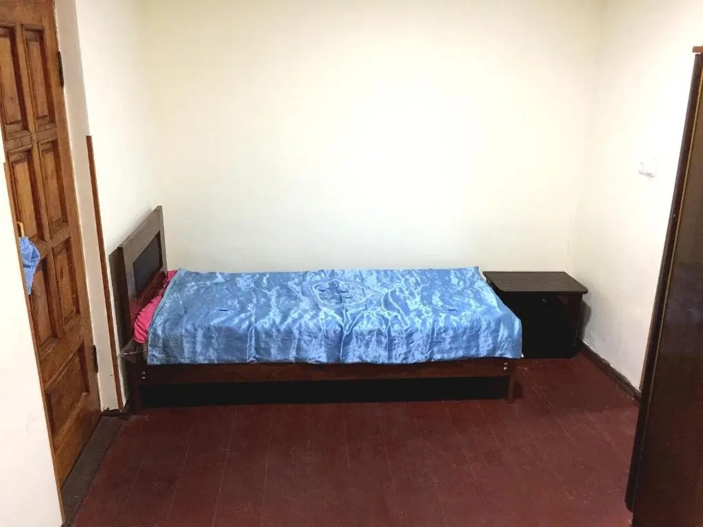 Тбилиси: Room On Mazniashvili Str. 18