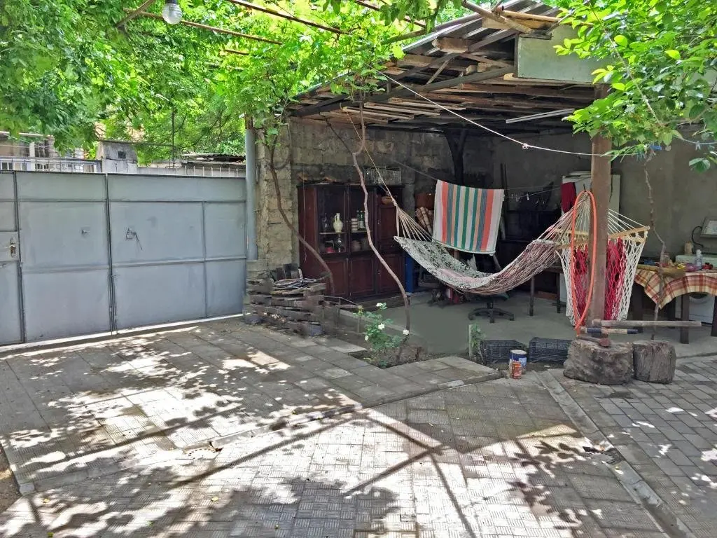 Тбилиси: Room On Mazniashvili Str. 18