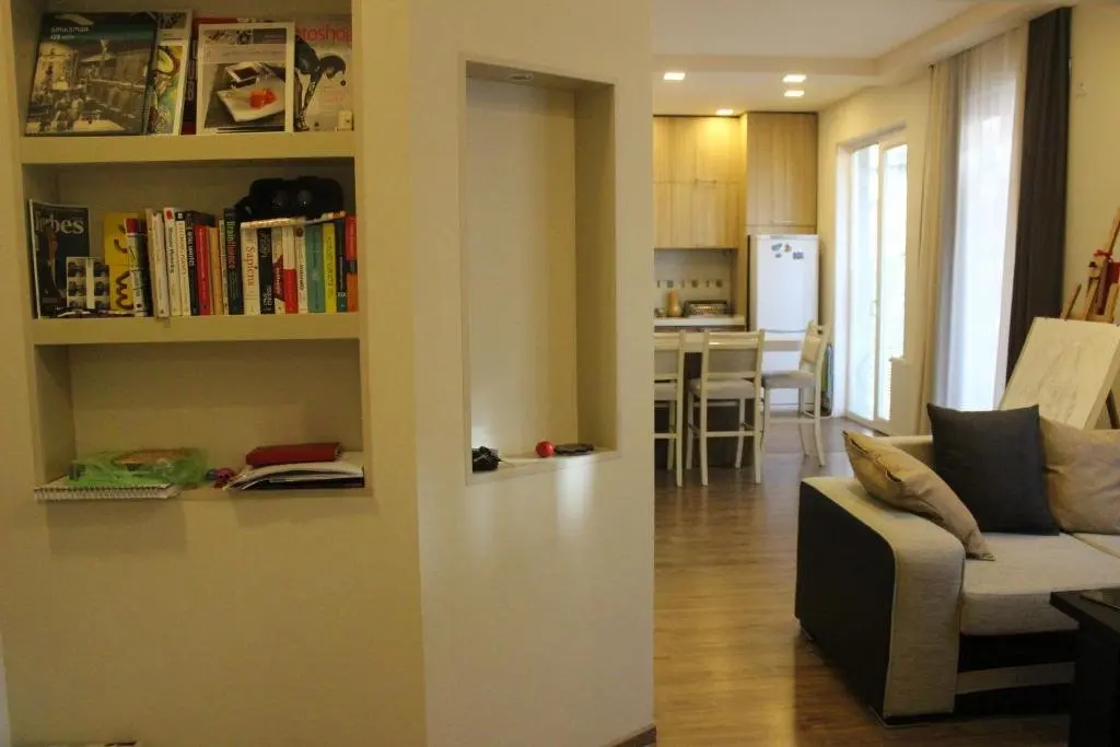 Тбилиси: Very Nice And Cozy Flat In A Quite Place