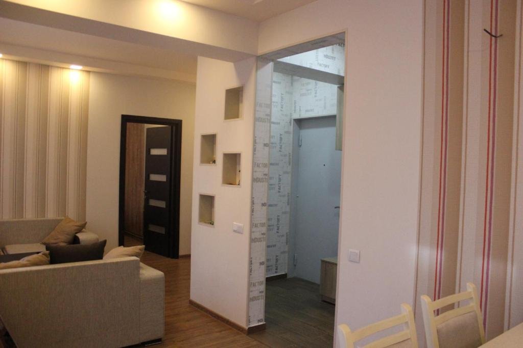 Тбилиси: Very Nice And Cozy Flat In A Quite Place
