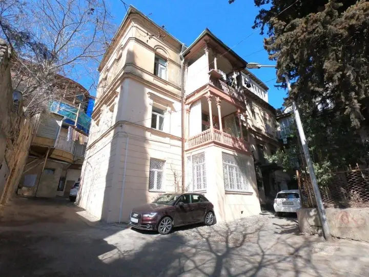 Тбилиси: Zuras Great Studio In Old Tbilisi