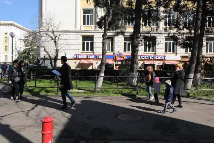 Тбилиси: Saakadze 76