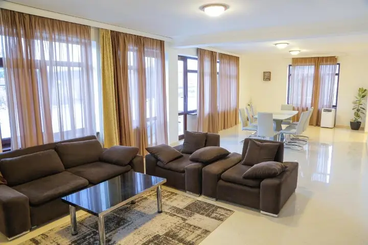 Тбилиси: Villa With Pool Near Mtatsminda Park