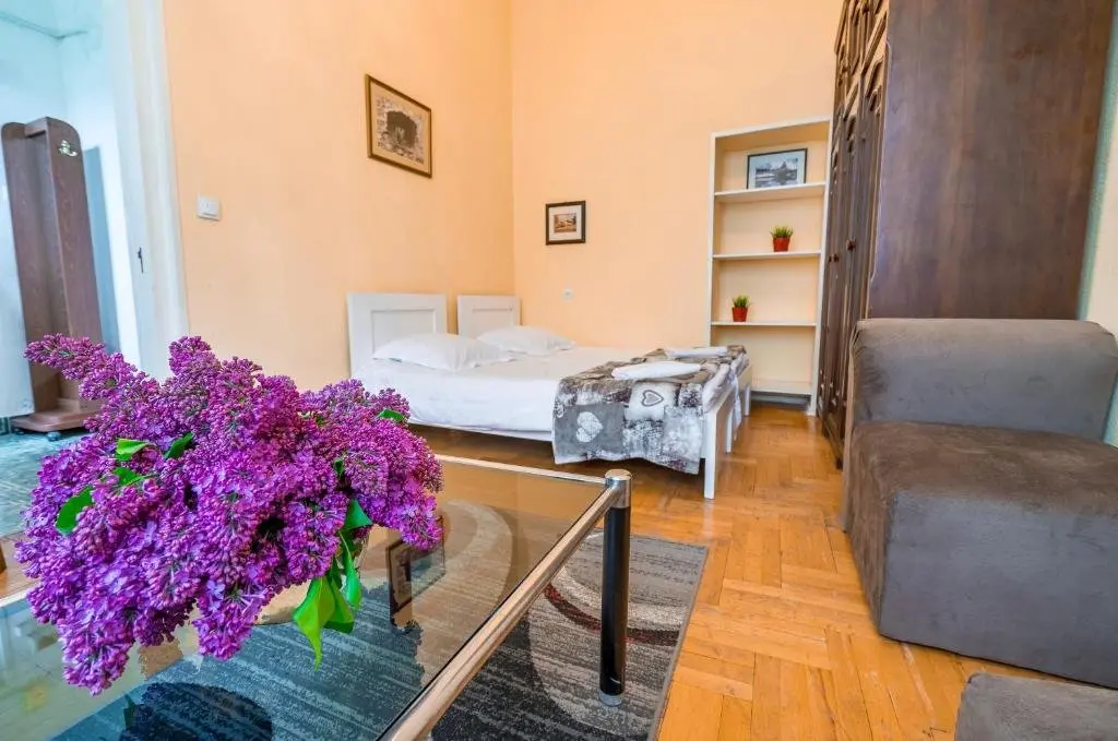 Тбилиси: Rustaveli 36 Apartment