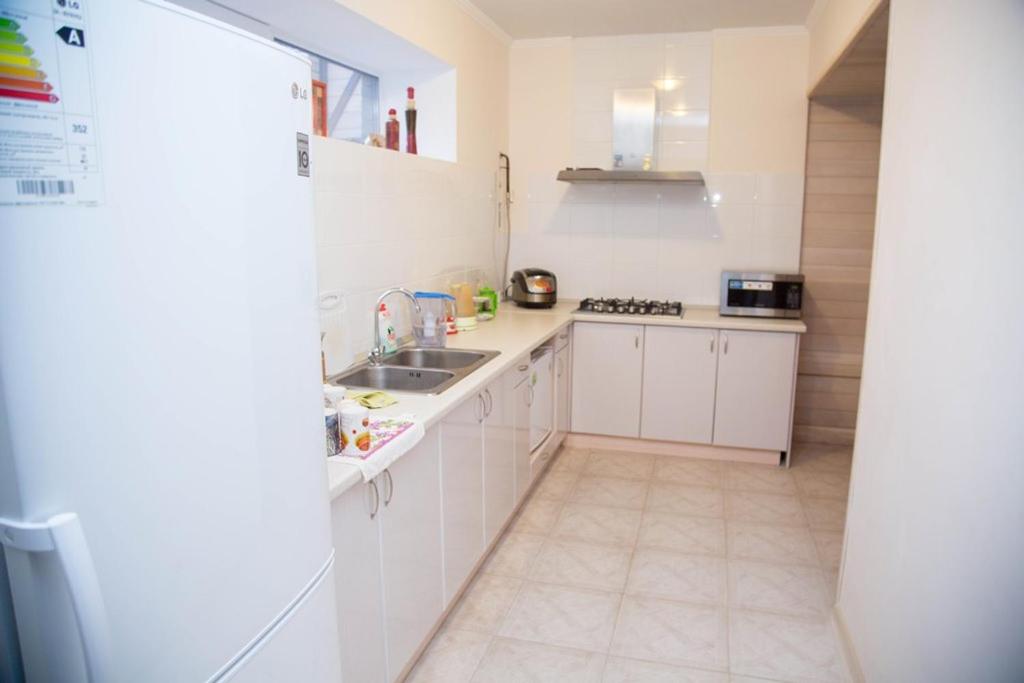 Витязево: Iris Guest House