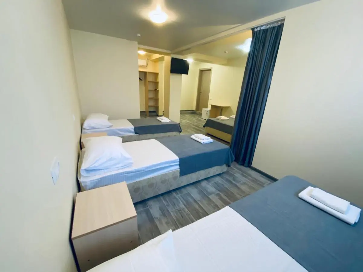 Витязево: Iris Guest House