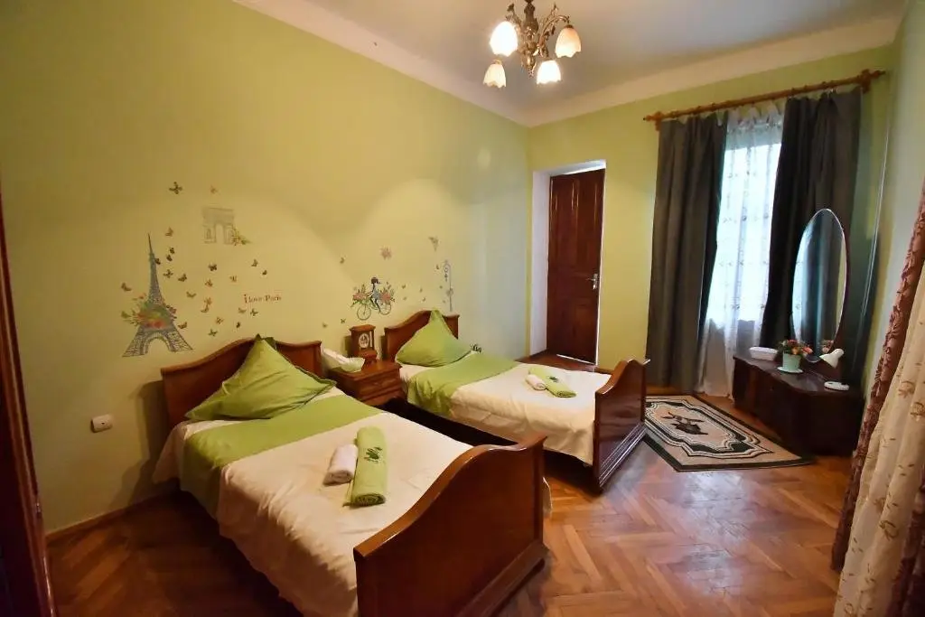 Кутаиси: Home At Friends