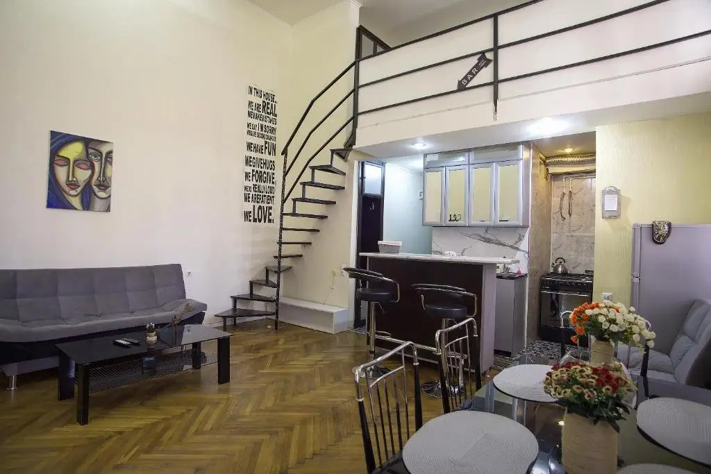 Тбилиси: Tbilisi Center Antresola 9