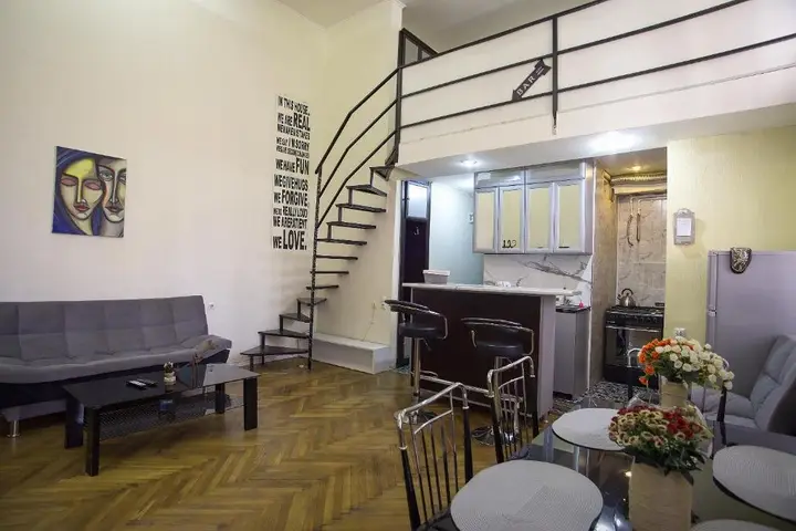 Тбилиси: Tbilisi Center Antresola 9