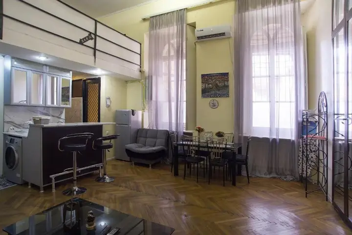 Тбилиси: Tbilisi Center Antresola 9