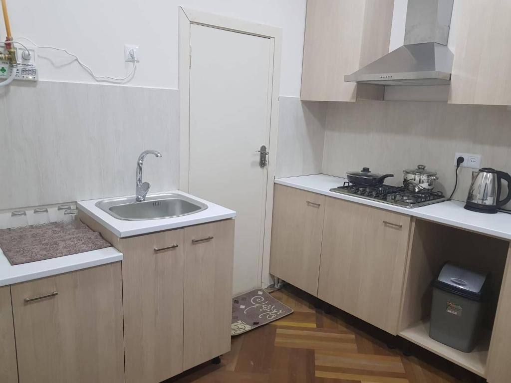 Тбилиси: Tbilisi City Center Apartment Vere11