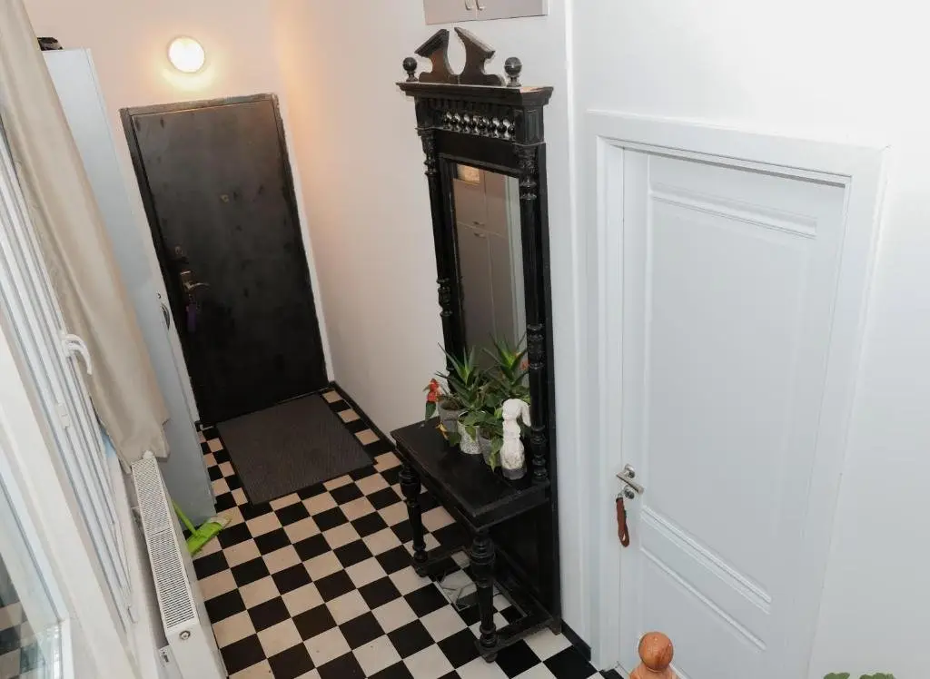 Тбилиси: Studio In Old Tbilisi's 19Th Century House