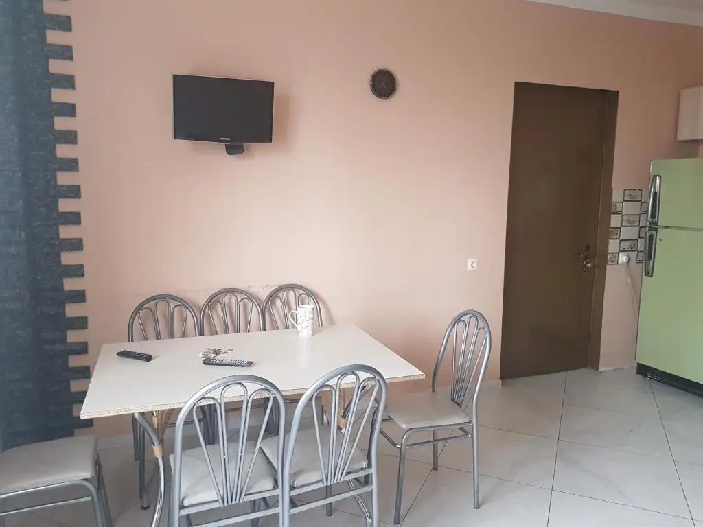 Тбилиси: Tbilisi Street Lechkhumi 64A